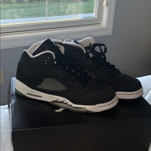 AIR JORDAN OREOS SIZE 6/5 Y